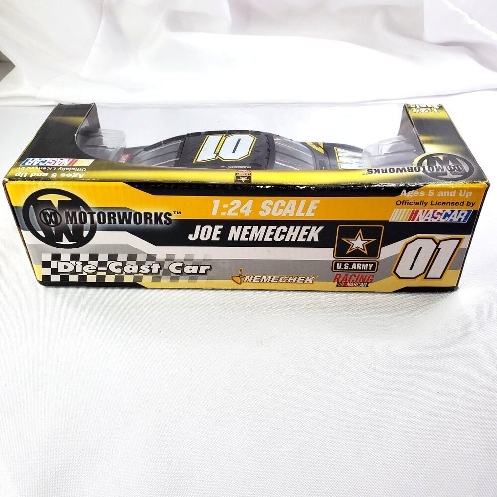 VTG Motorworks Joe Nemechek U.S. Army 01 NASCAR 1:24 Scale Die-Cast Car 2003 - Picture 6 of 9